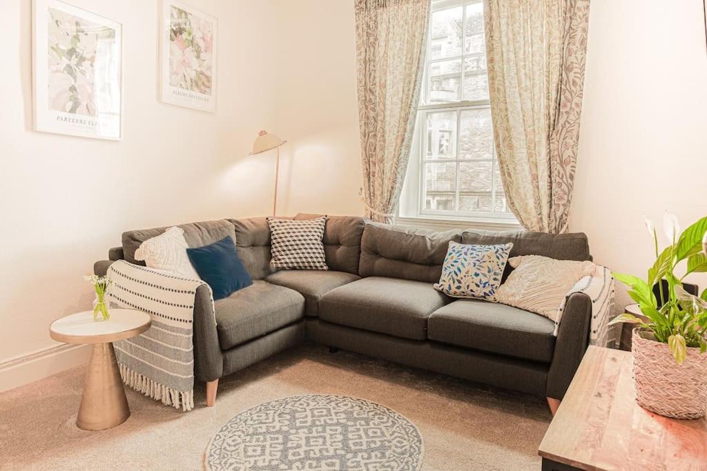 Light And Central Apartment Above Knead Bakery Тетбъри Екстериор снимка