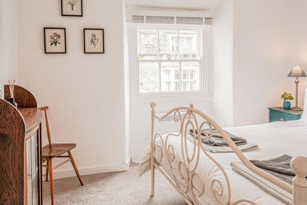 Light And Central Apartment Above Knead Bakery Тетбъри Екстериор снимка
