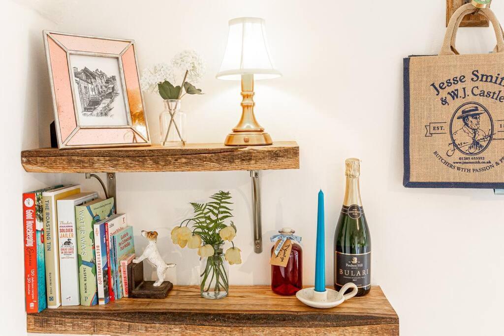 Light And Central Apartment Above Knead Bakery Тетбъри Екстериор снимка
