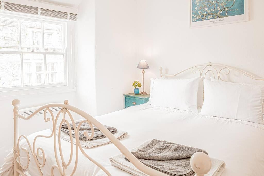 Light And Central Apartment Above Knead Bakery Тетбъри Екстериор снимка